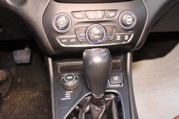 2019 Jeep Cherokee Overland