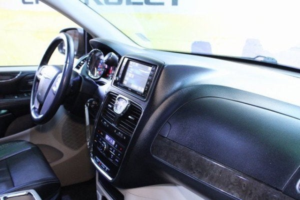 2016 Chrysler Town & Country Touring