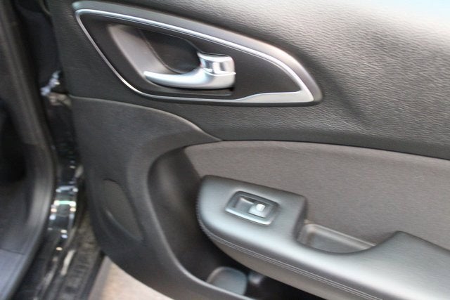 2016 Chrysler 200 LX