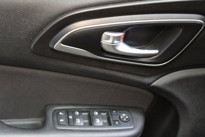 2016 Chrysler 200 LX