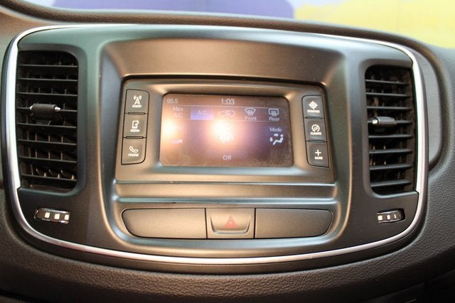 2016 Chrysler 200 LX