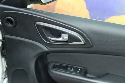 2016 Chrysler 200 LX