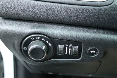 2016 Chrysler 200 LX