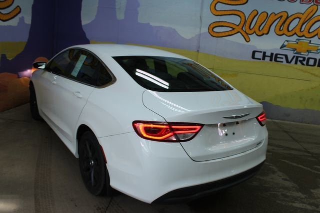 2016 Chrysler 200 LX