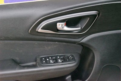 2016 Chrysler 200 LX