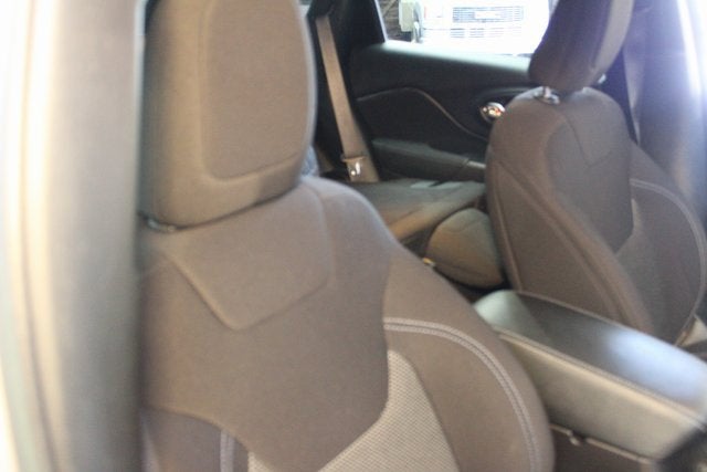 2019 Jeep Cherokee Sport