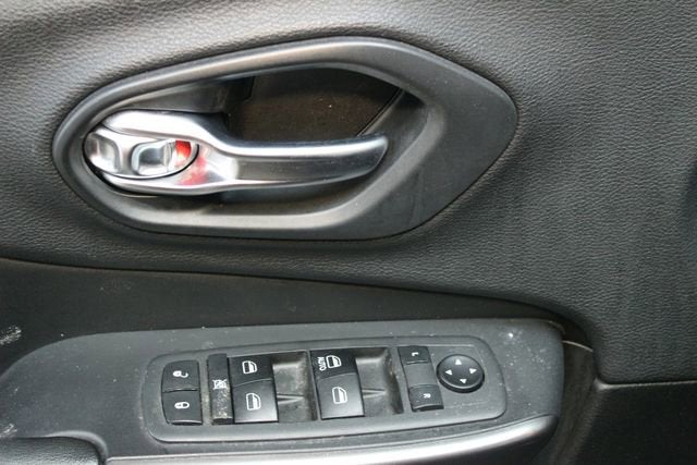 2019 Jeep Cherokee Sport