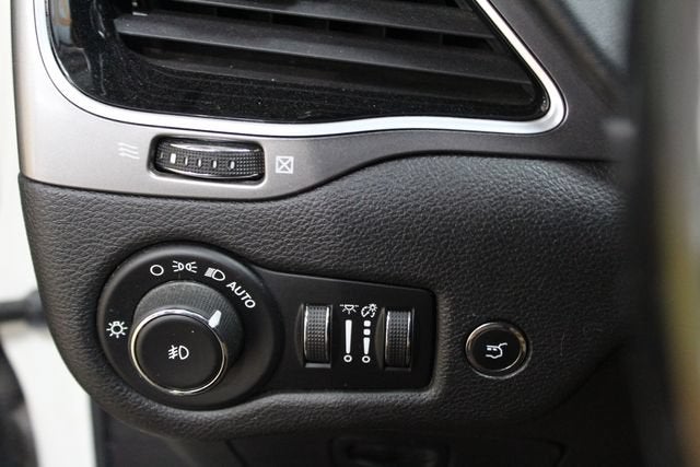 2019 Jeep Cherokee Overland