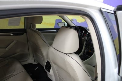 2018 Volkswagen Passat 2.0T SE
