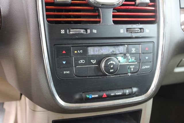 2011 Chrysler Town & Country Touring