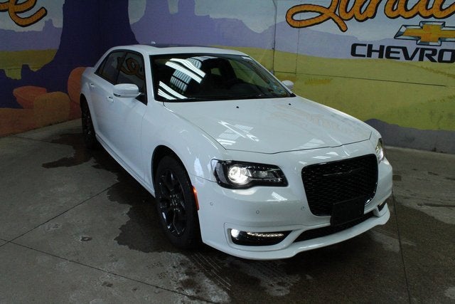 2023 Chrysler 300 Touring L