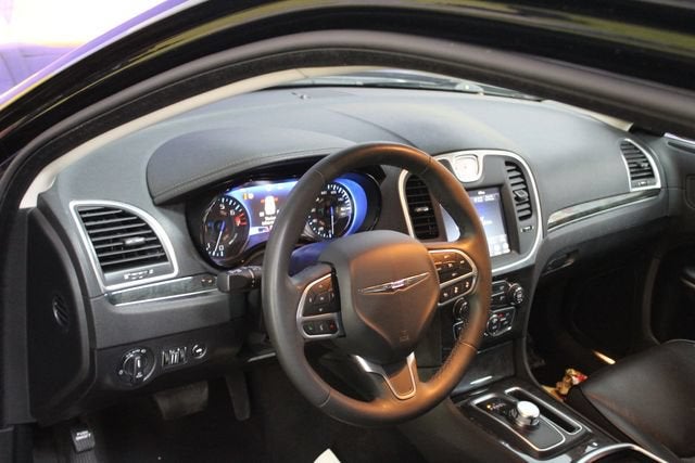 2023 Chrysler 300 Touring L