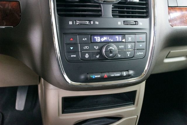 2016 Chrysler Town & Country Touring