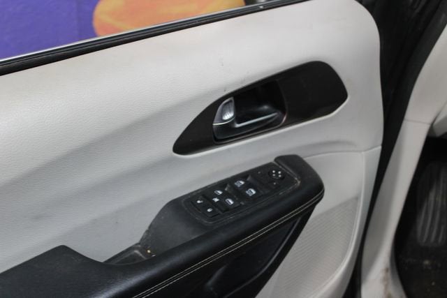 2020 Chrysler Voyager LXI