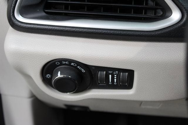 2020 Chrysler Voyager LXI