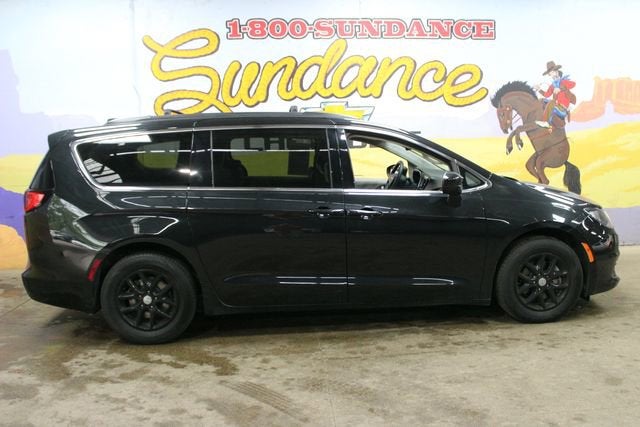 2020 Chrysler Voyager LXI's photo