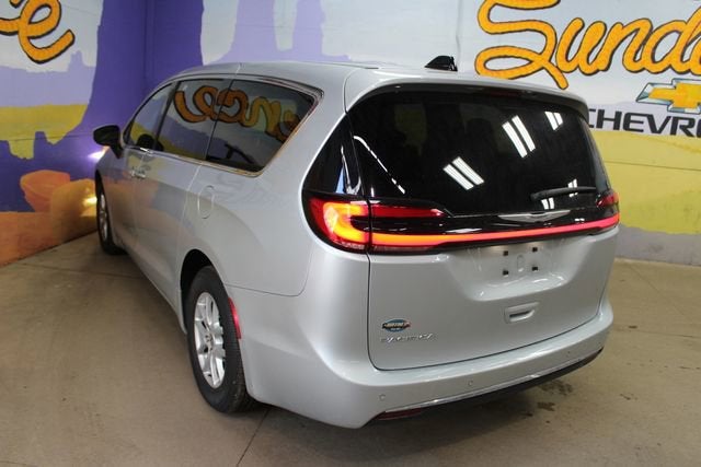 2023 Chrysler Pacifica Touring