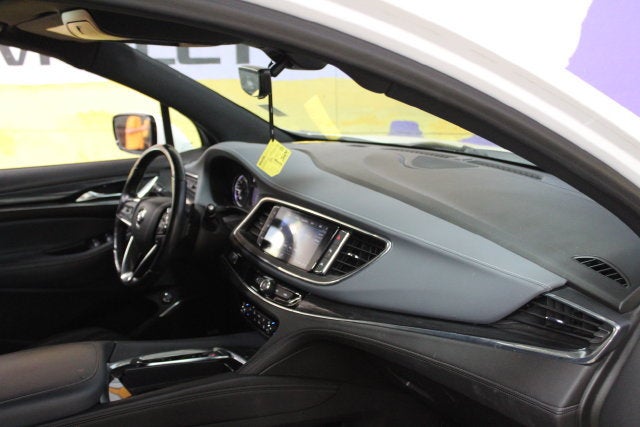 2022 Buick Enclave Essence 2