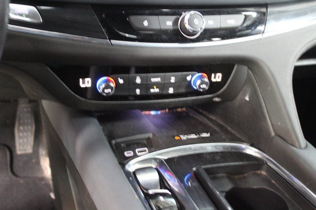 2022 Buick Enclave Essence 2