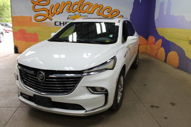 2022 Buick Enclave Essence 2
