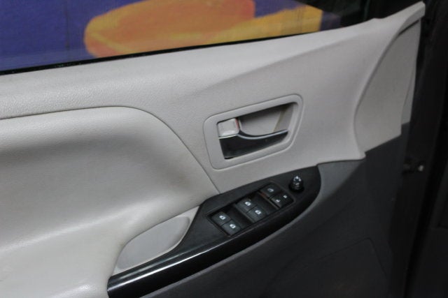 2019 Toyota Sienna LE Auto Access Seat