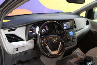 2019 Toyota Sienna LE Auto Access Seat