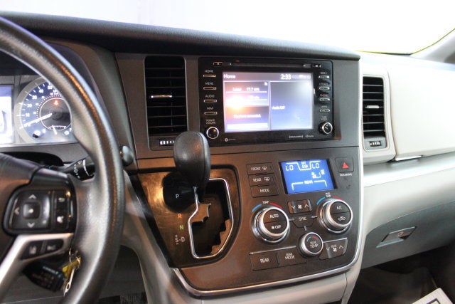 2019 Toyota Sienna LE Auto Access Seat