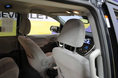 2020 Toyota Sienna LE Auto Access Seat