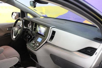 2020 Toyota Sienna LE Auto Access Seat