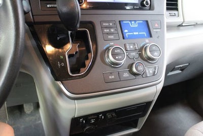 2020 Toyota Sienna LE Auto Access Seat