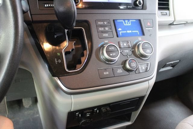 2020 Toyota Sienna LE Auto Access Seat