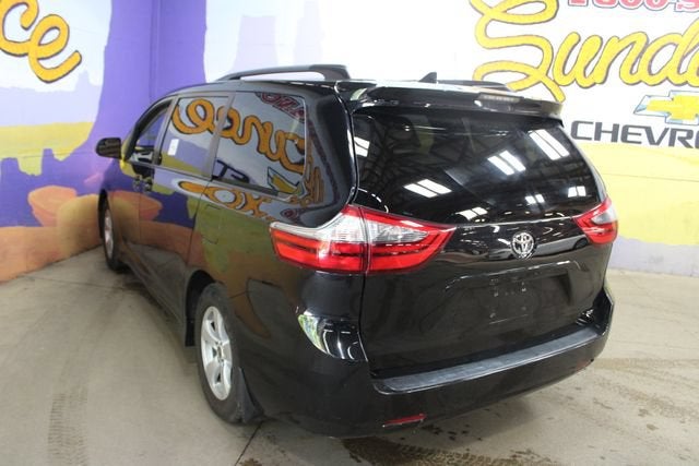 2020 Toyota Sienna LE Auto Access Seat