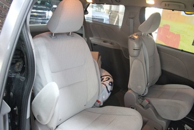 2020 Toyota Sienna LE Auto Access Seat