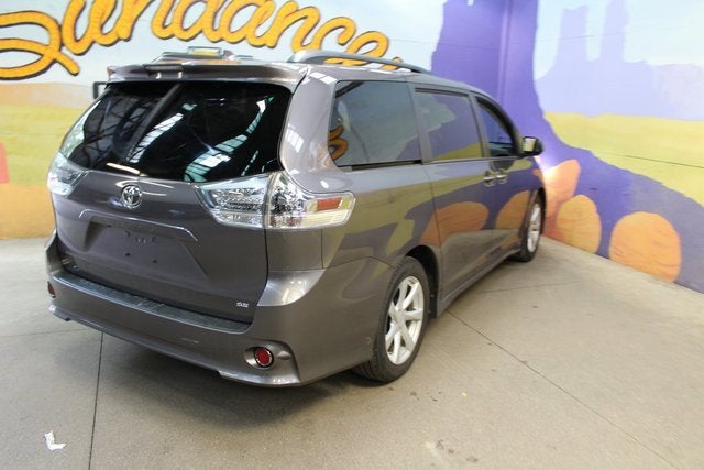 2020 Toyota Sienna SE